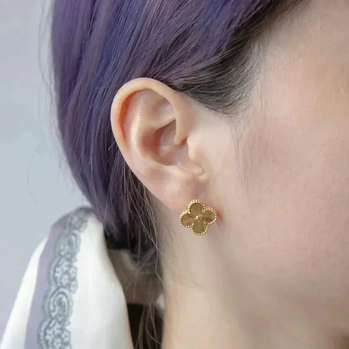 [Moco]CLOVER MEDIUM 1 MOTIFS LASER EARRINGS