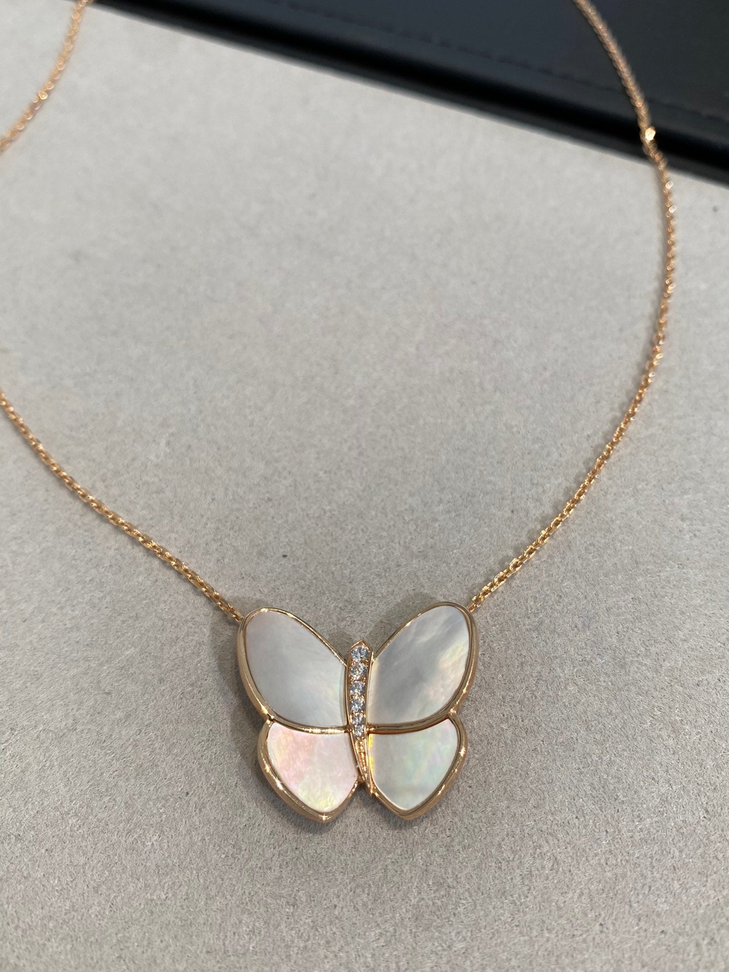 [Moco]BUTTERFLY GOLD MOP DIAMOND NECKLACE