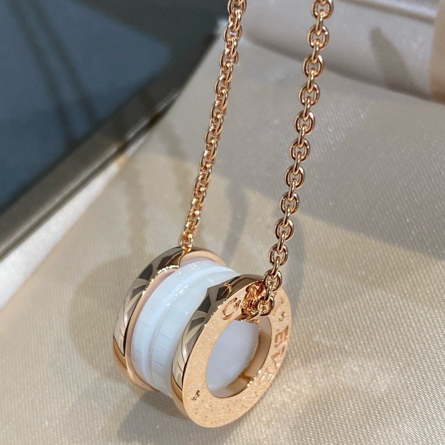 [Moco]ZERO 1 WHITE CERAMIC PINK GOLD NECKLACE