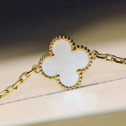 [Moco]CLOVER 20 MOTIFS WHITE MOP NECKLACE