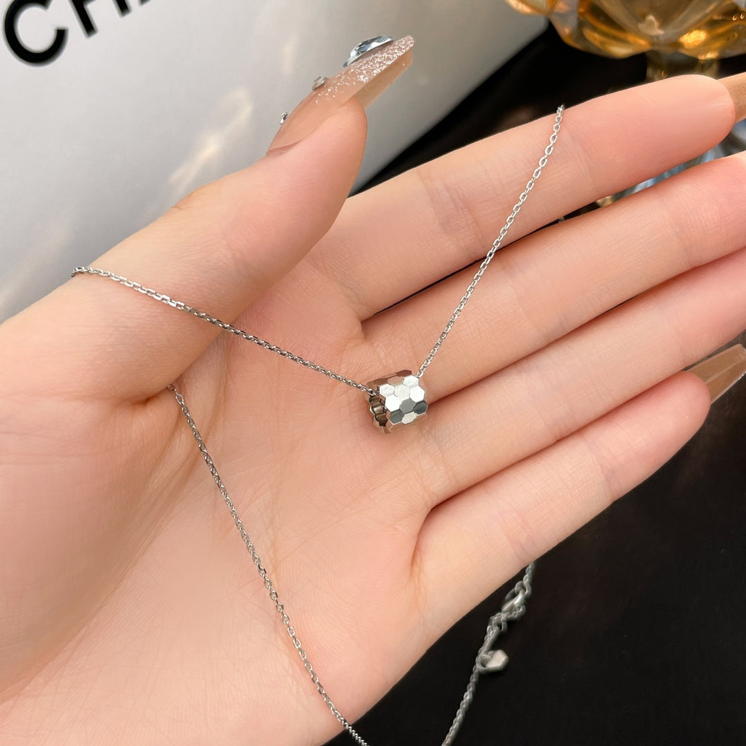 [Moco]BEE MINI NECKLACE