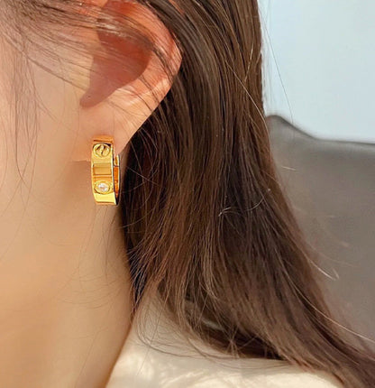 [Moco]LOVE 5.5MM 1 DIAMOND EARRINGS