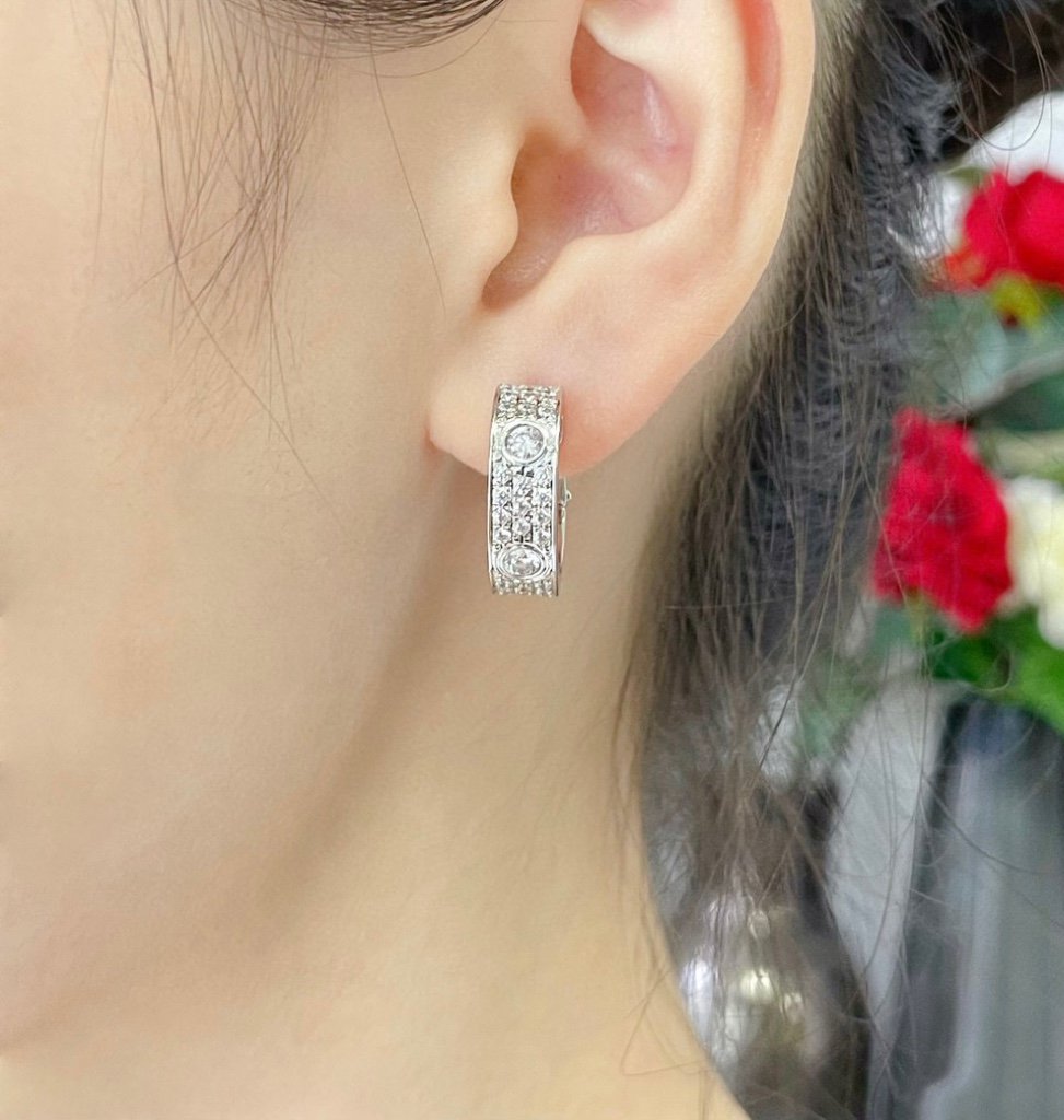 [Moco]LOVE 5.5MM DIAMOND PAVED EARRINGS