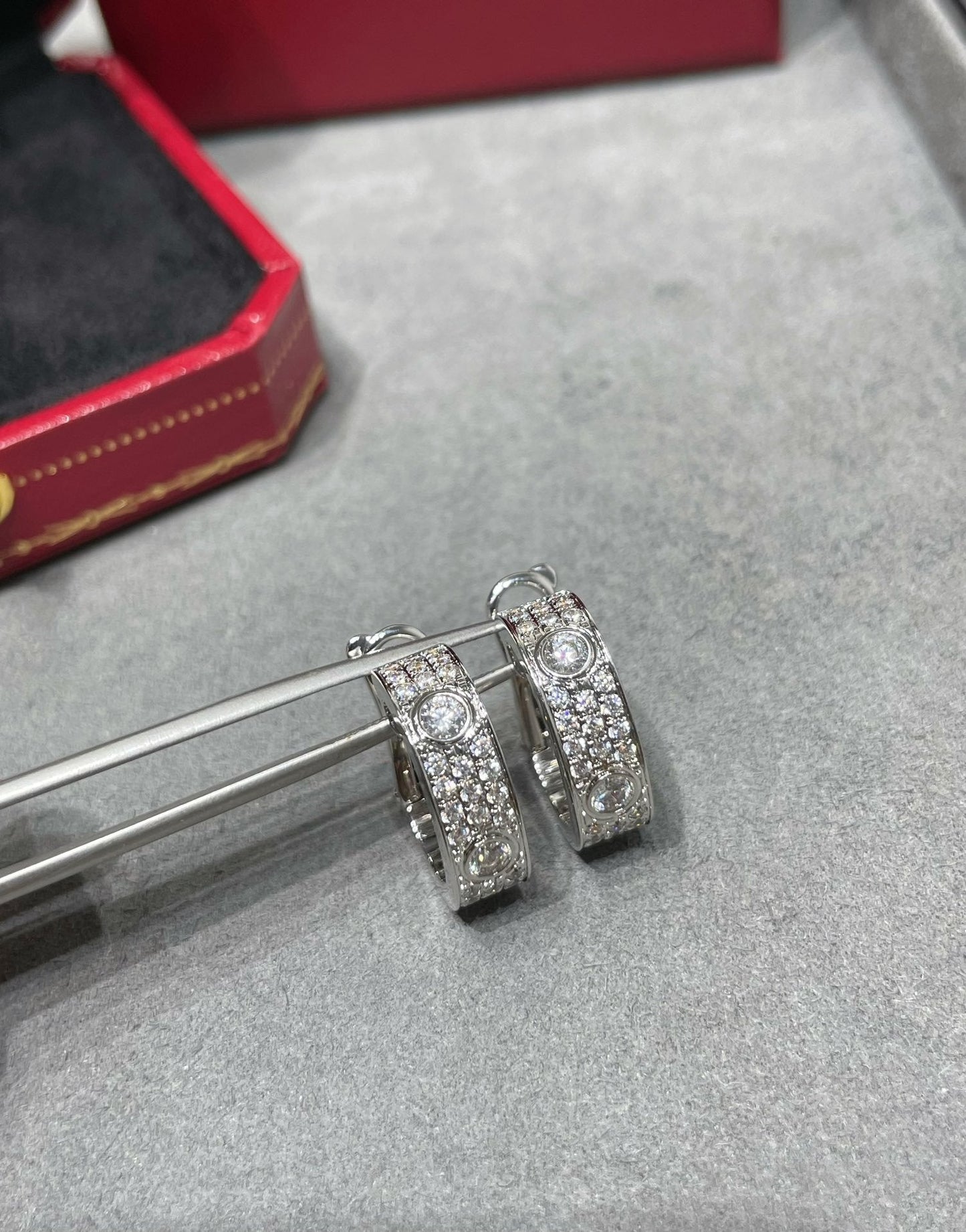 [Moco]LOVE 5.5MM DIAMOND PAVED EARRINGS