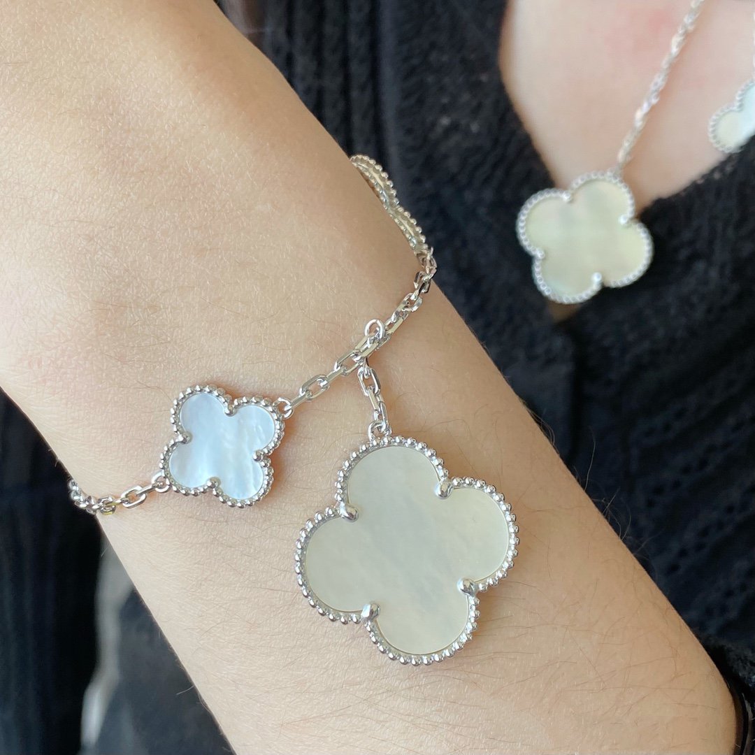 [Moco]CLOVER 5 MOTIF WHITE MOP SILVER BRACELET