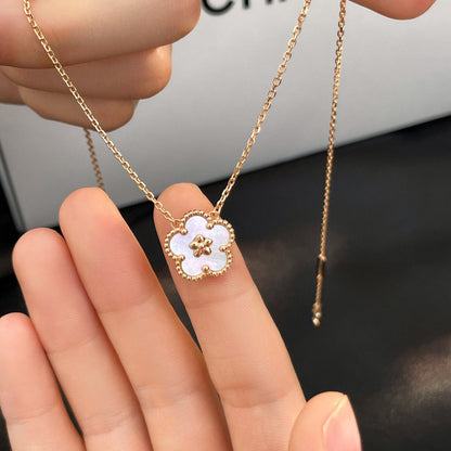 [Moco]LUCKY  WHITE MOP  PLUM BLOSSOM NECKLACE