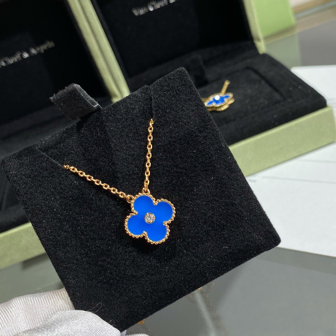 [Moco]CLOVER 15MM DIAMOND AND BLUE AGATE NECKLACE