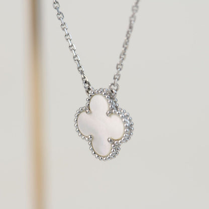 [Moco]CLOVER  15MM WHITE MOTHER-OF-PEARL SILVER