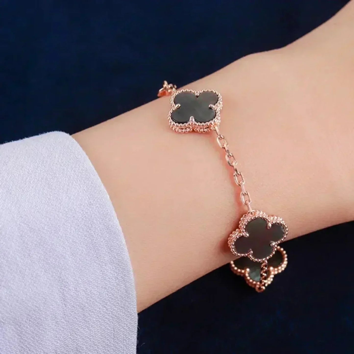 [Moco]CLOVER 5 MOTIF GRAY MOP  BRACELET