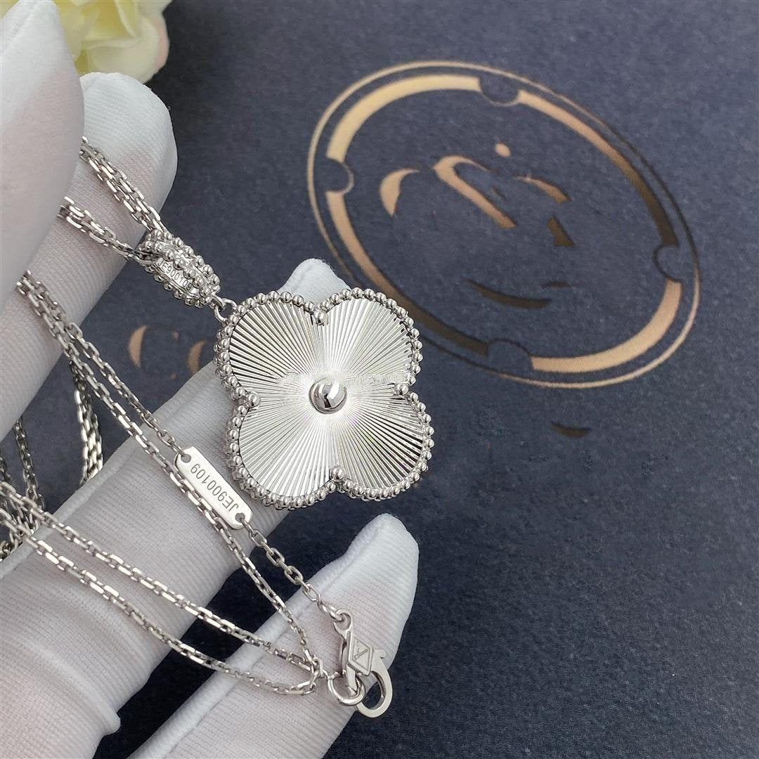 [Moco]CLOVER 25MM SILVER BIG CLOVER NECKLACE