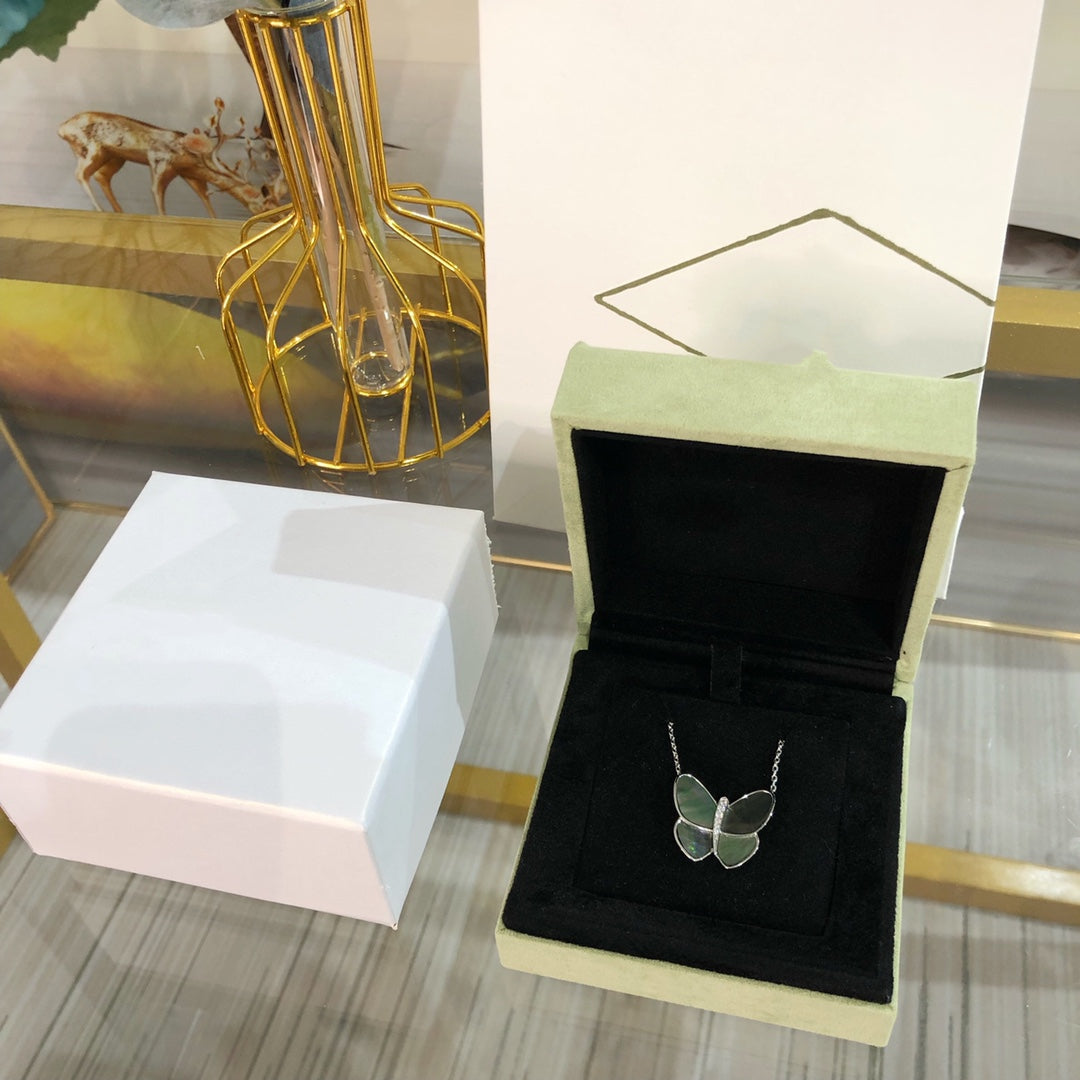 [Moco]LARGE BUTTERFLY SILVER PENDANT DIAMOND NECKLACE